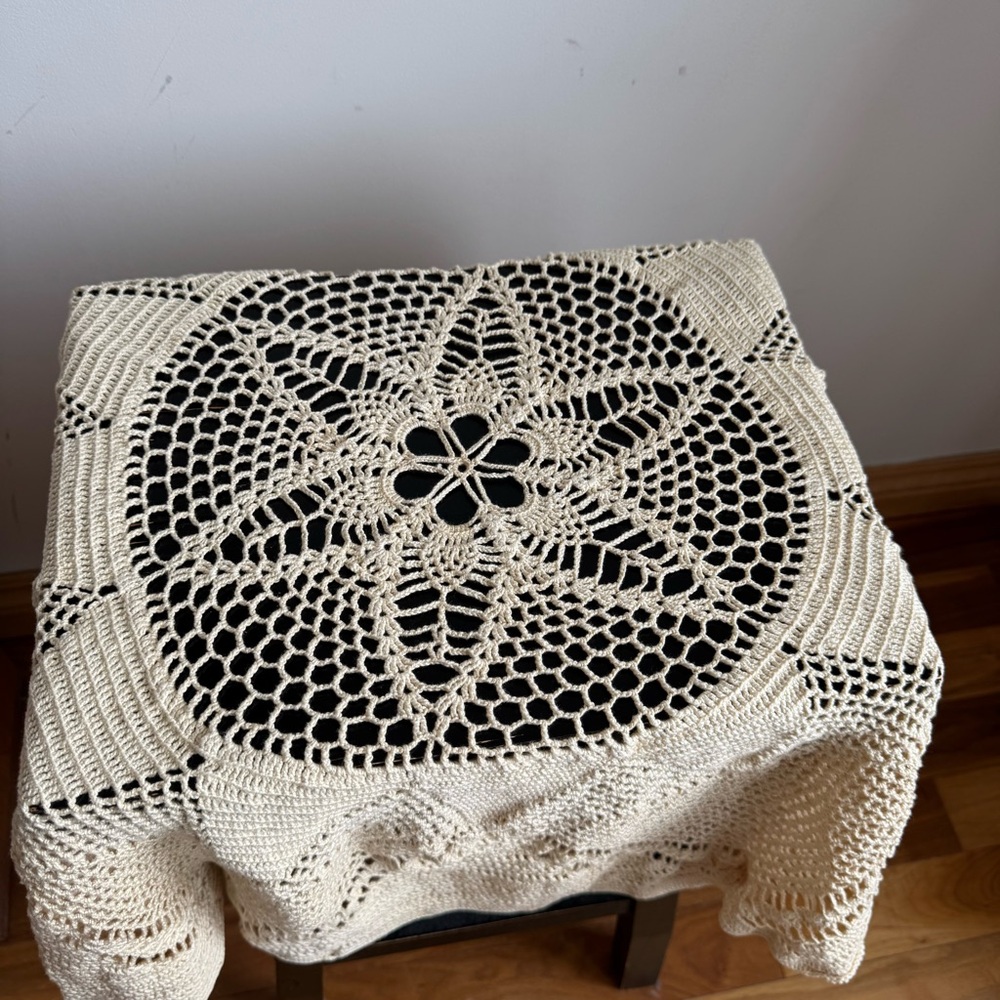 Vintage Handmade Round Crochet Lace Table Cover Cotton - Picture 2 of 9
